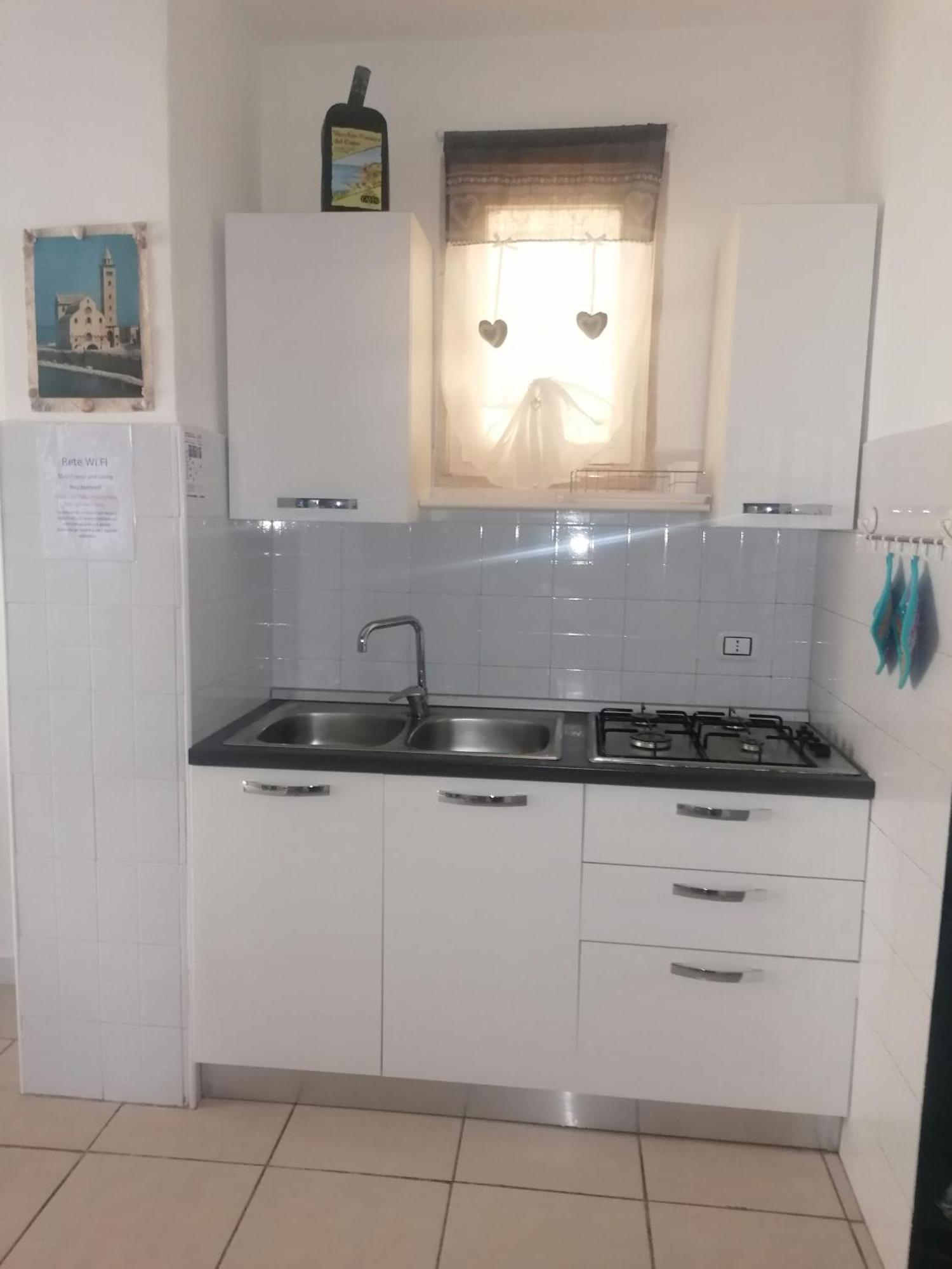 Hotel Travel And Living Trani Zewnętrze zdjęcie