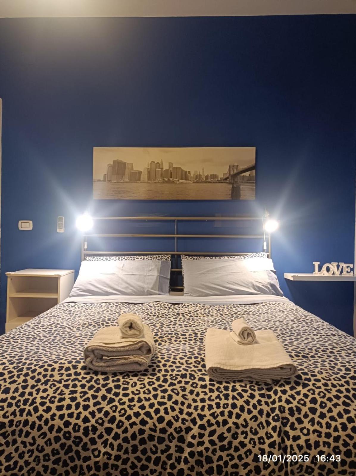 Hotel Travel And Living Trani Zewnętrze zdjęcie