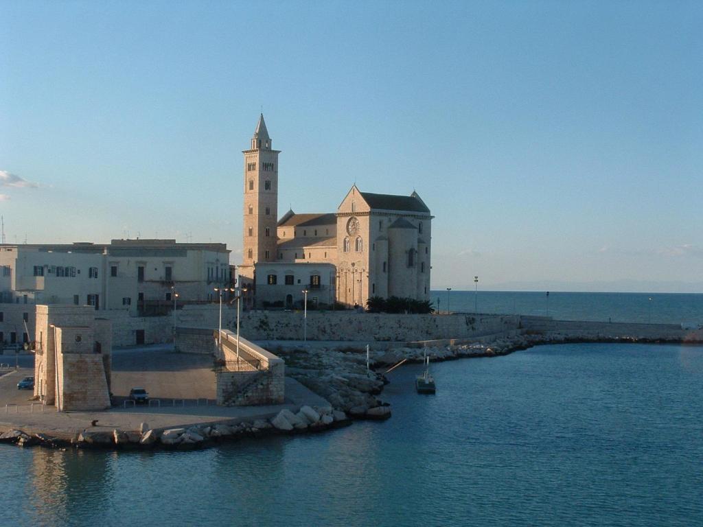 Hotel Travel And Living Trani Zewnętrze zdjęcie
