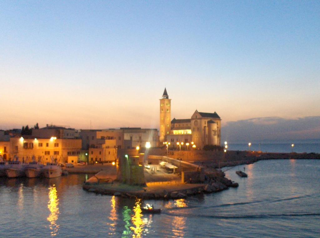 Hotel Travel And Living Trani Zewnętrze zdjęcie