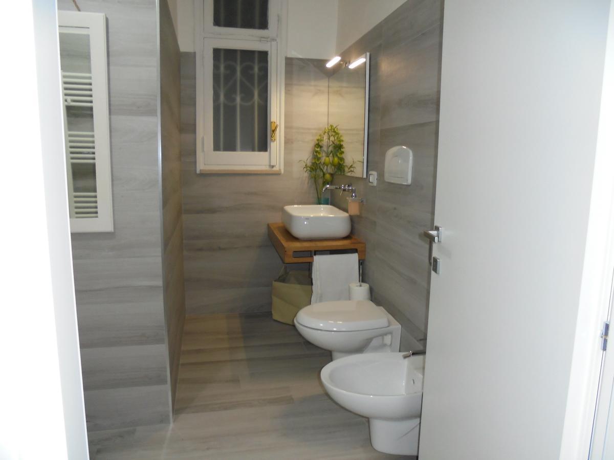 Hotel Travel And Living Trani Zewnętrze zdjęcie